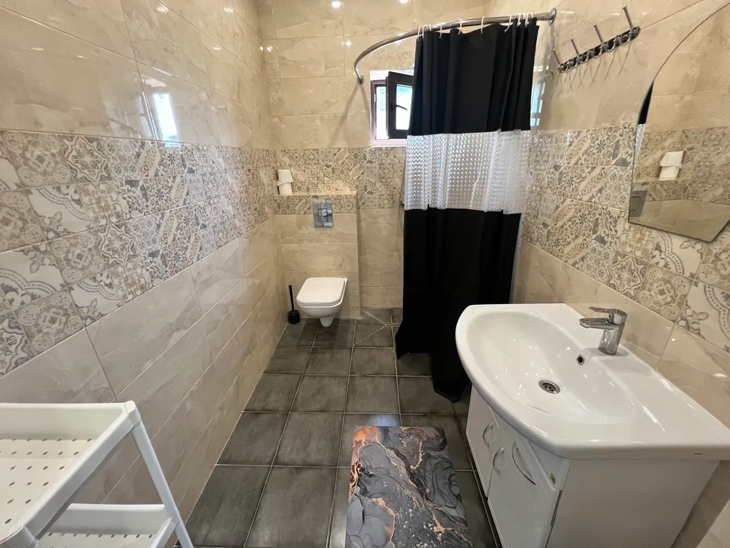 Большой дом с бассейном