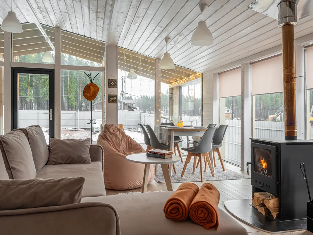 Семейный дом с камином