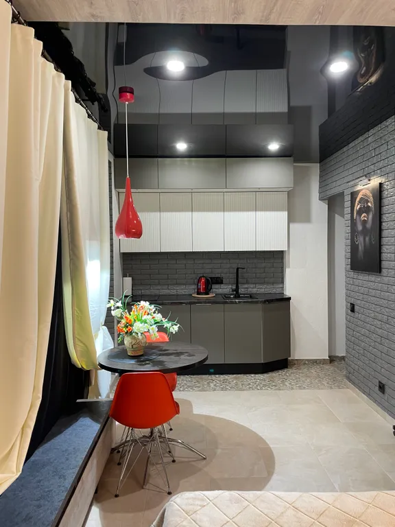 Уютная студия с дизайнерским ремонтом