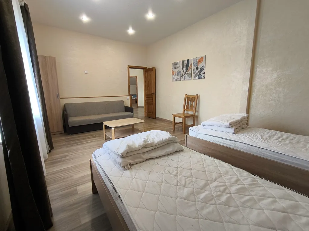 Большой дом с большим залом и с баней