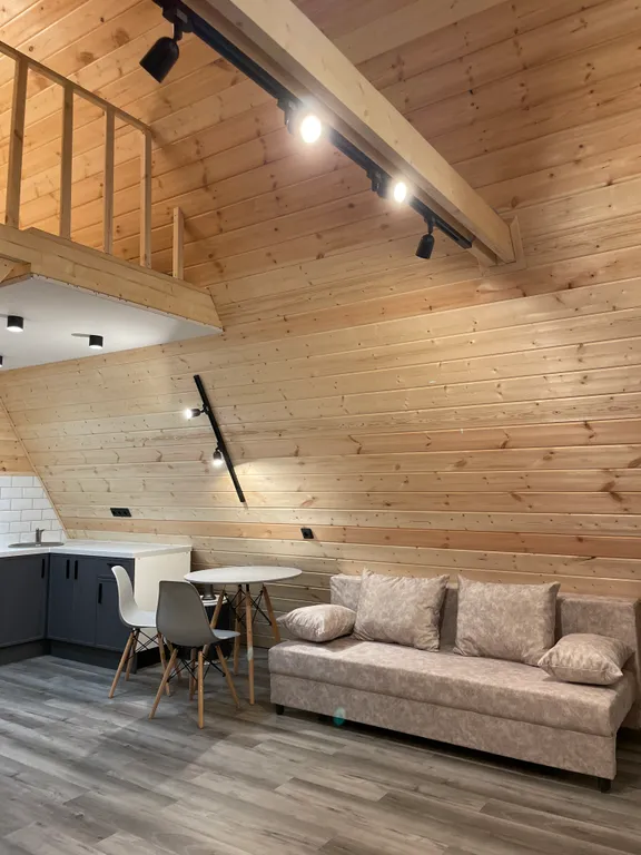 Глэмпинг в сосновом лесу