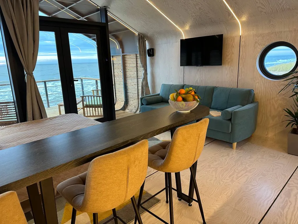 Домик на море