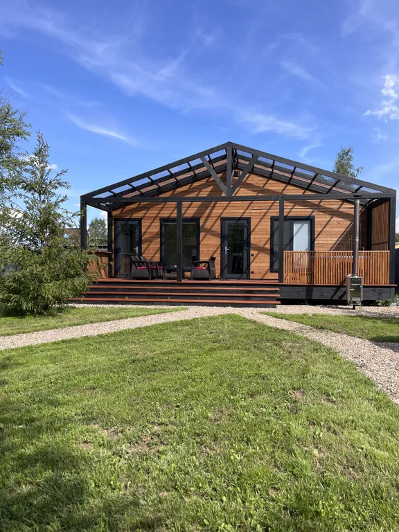 Дом с сауной, включена в стоимость, и горячей купелью на террасе