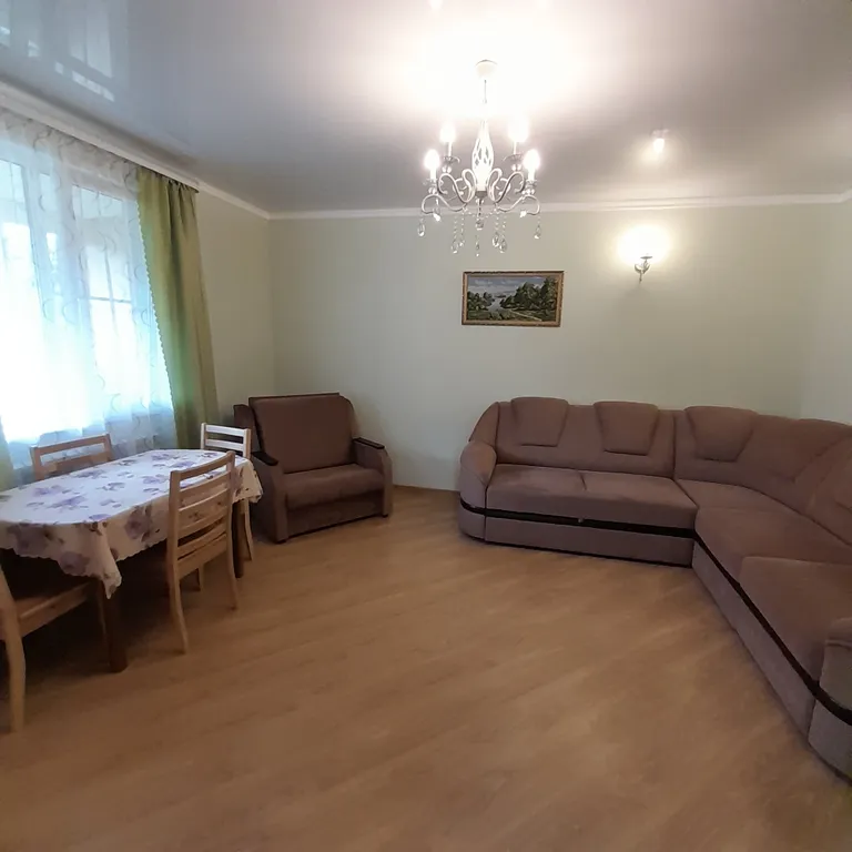 Отдельностоящий двухэтажный дом