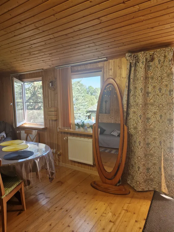 Дом с финской сауной внутри дома с большой беседкой и барбекю