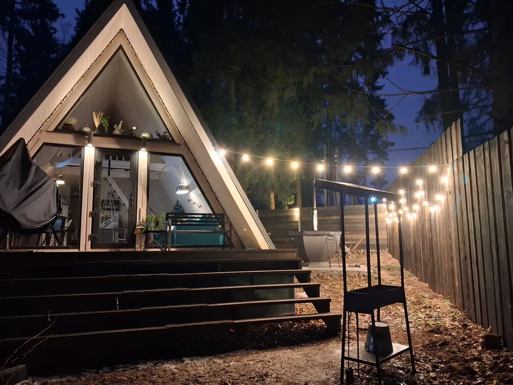 Дом Hamster в хвойном лесу у Большой воды