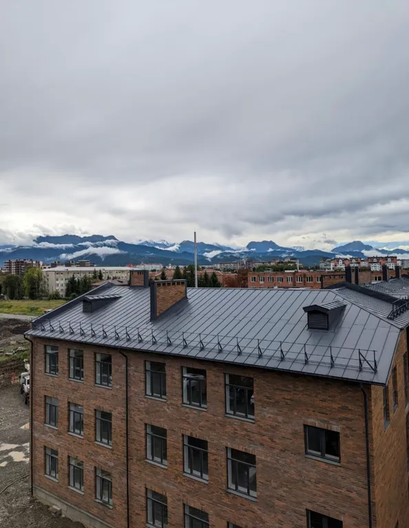 Уютная евродвушка с видом на горы у центра города