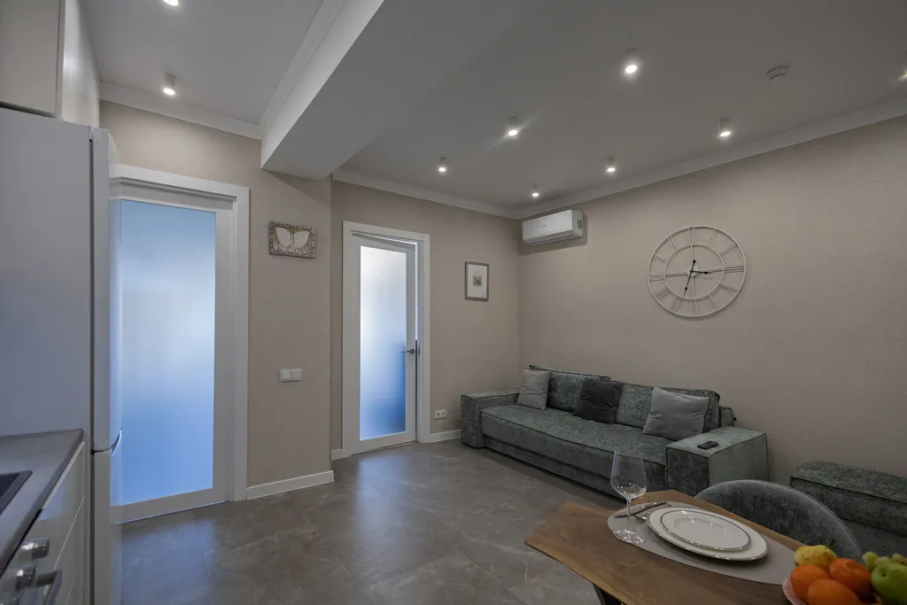 Двухкомнатные апартаменты с балконом рядом с морем