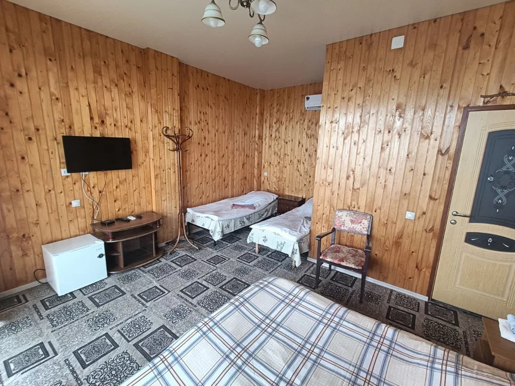 Центр Гагры с видом на море