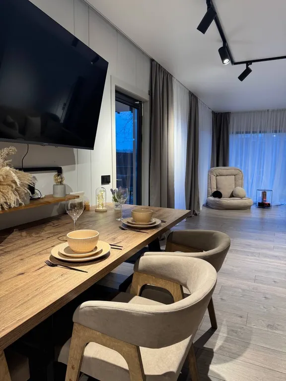 Новый стильный дом с купелью и сауной