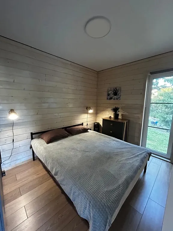 Тихий домик у леса и озера