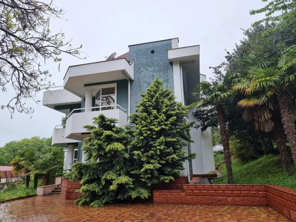 Вилла с бассейном и видом на море