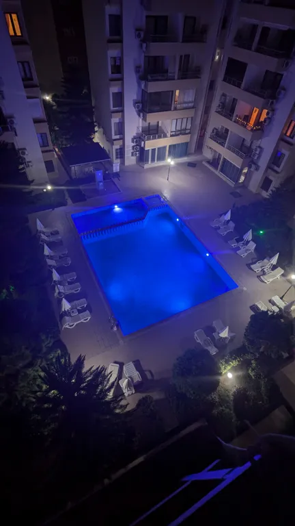 Стильная квартира в комплексе с бассейном рядом с морем