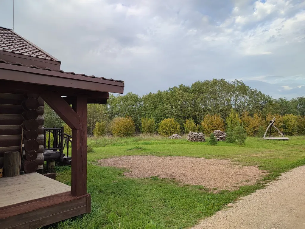 Гостевой дом в яблоневом саду из бревен Карельской сосны