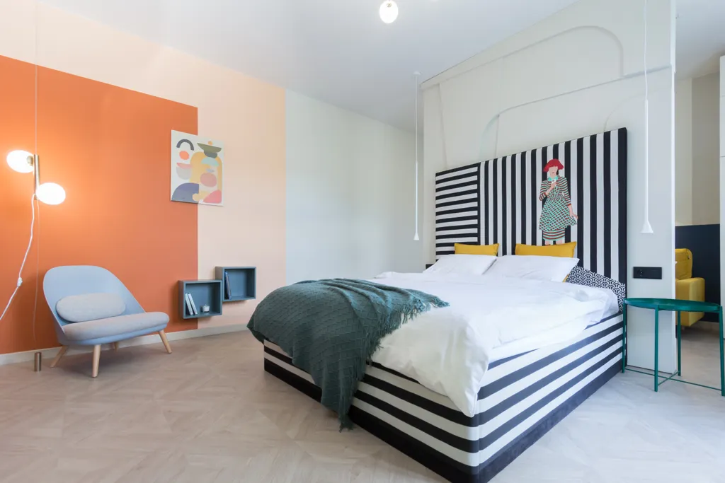 Величественная сталинка на набережной вокруг достопримечательностей