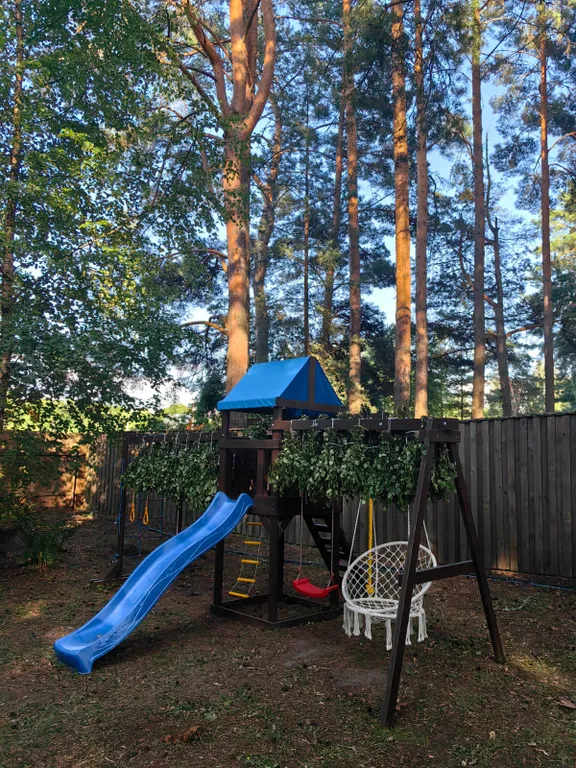 Коттедж Коттедж Амфрейм 6 местный у озера с баней, чаном и детской площадкой с батутом — Ланино