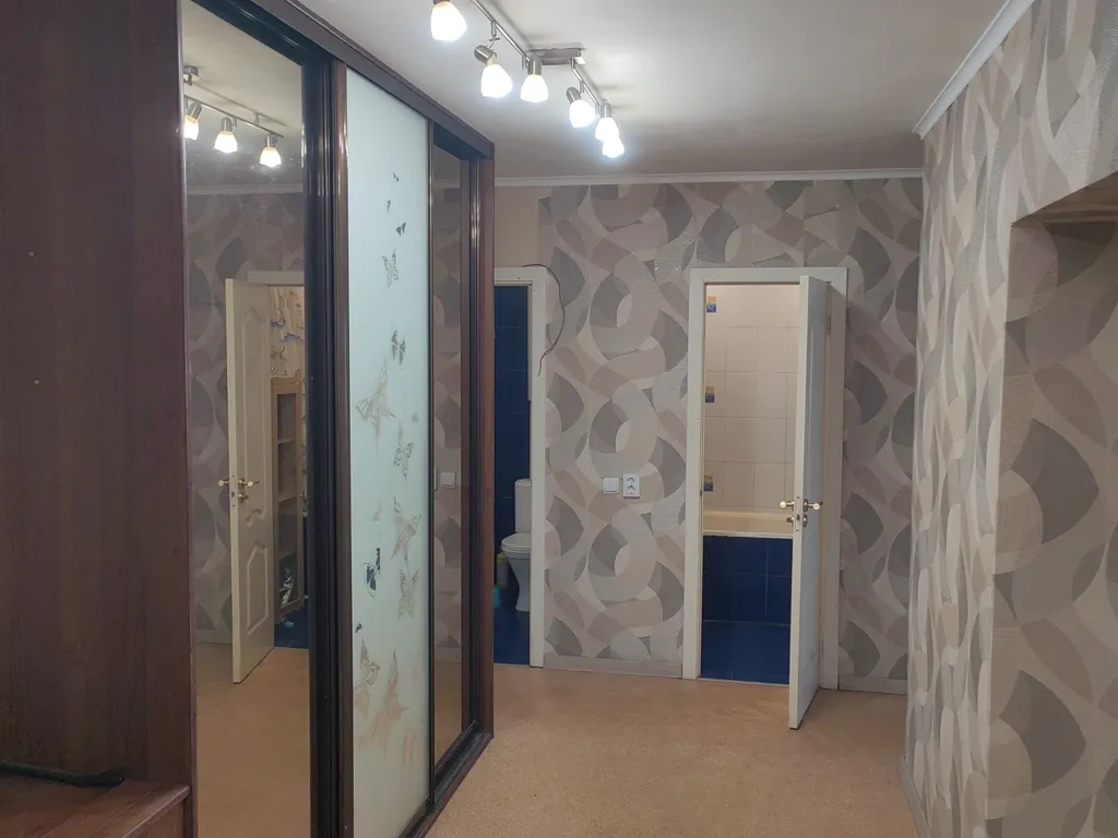 Большая трёхкомнатная квартира в районе железнодорожного вокзала