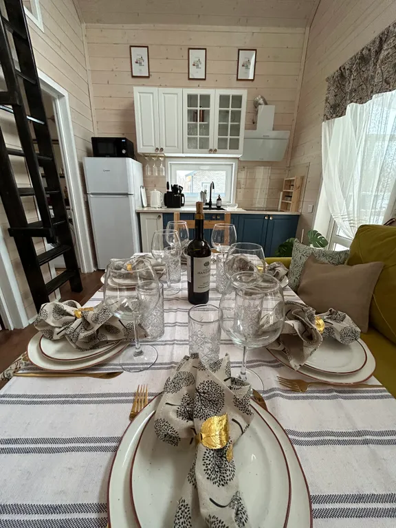 Голландский домик у леса