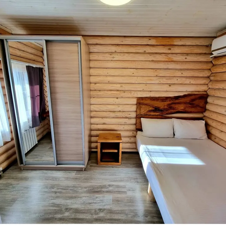 Коттедж на озере