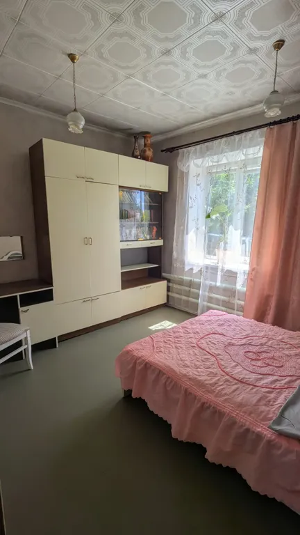 Большой уютный дом с камином и зоной для посиделок во дворе