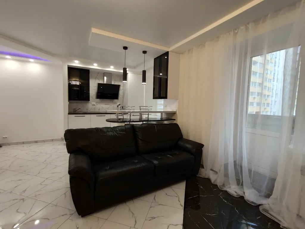 Стильные апартаменты с джакузи в центре города