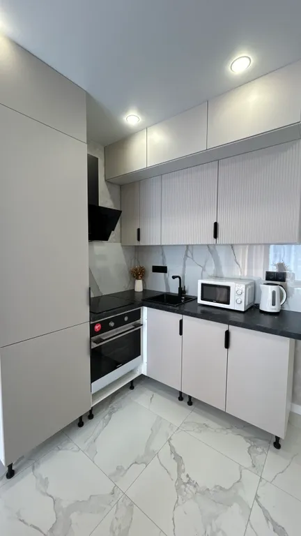 Дизайнерская стильная двушка, 5 раздельных мест с двумя кроватями