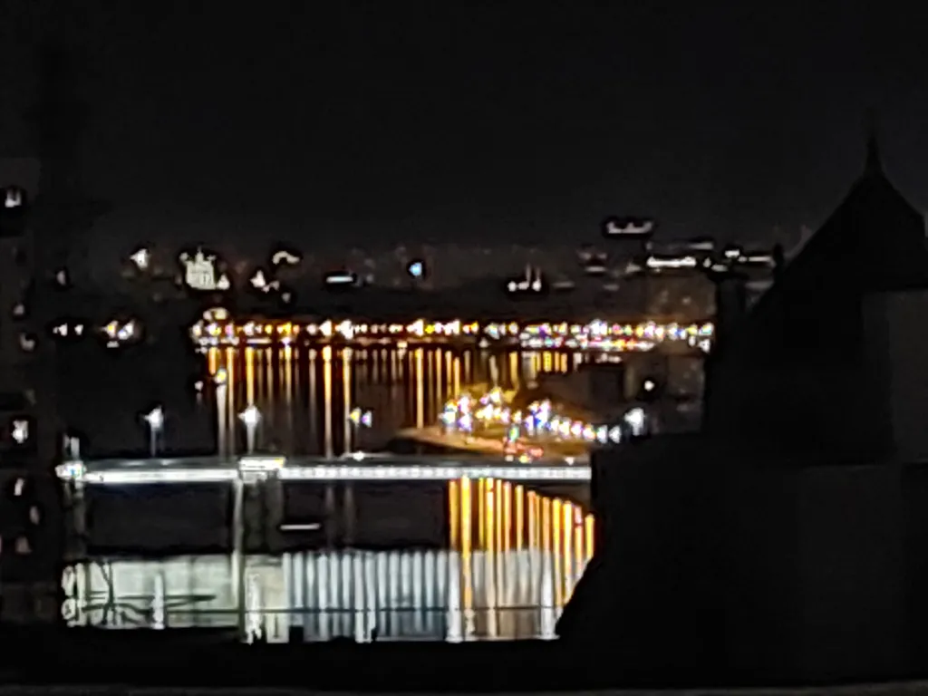 Квартира у метро с видом на Неву и мост