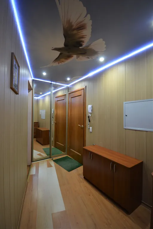 Трёхкомнатная квартира с раздельными комнатами двумя уборными и лифтом