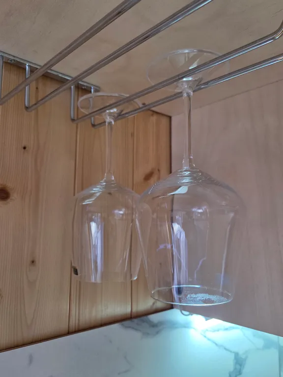 Тёплый домик в лесу с видом на горы