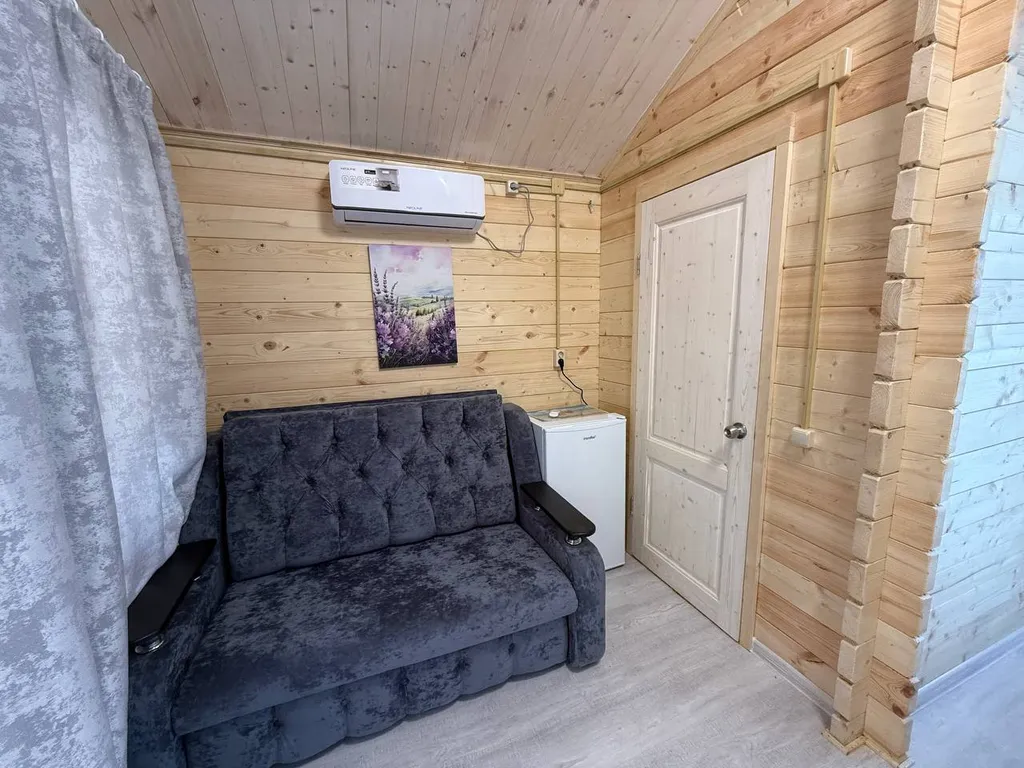 Уютный домик в горах недалеко от моря