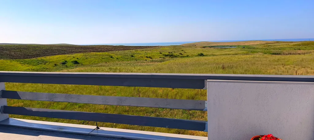 House с панорамной террасой на крыше с видом на море