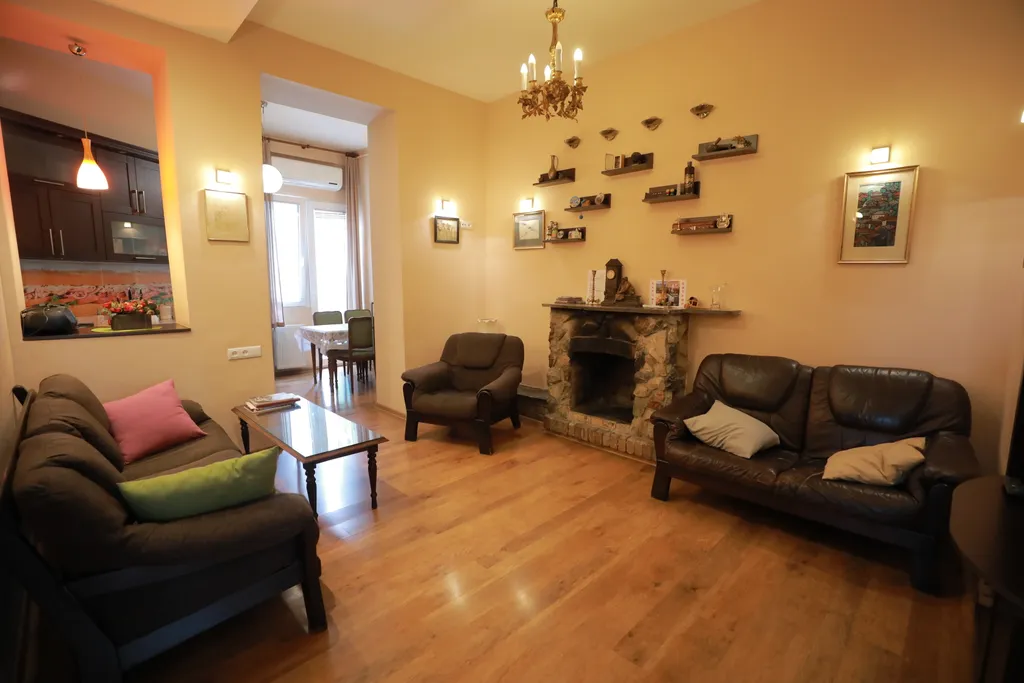 Apartment at 12 Baratashvili street