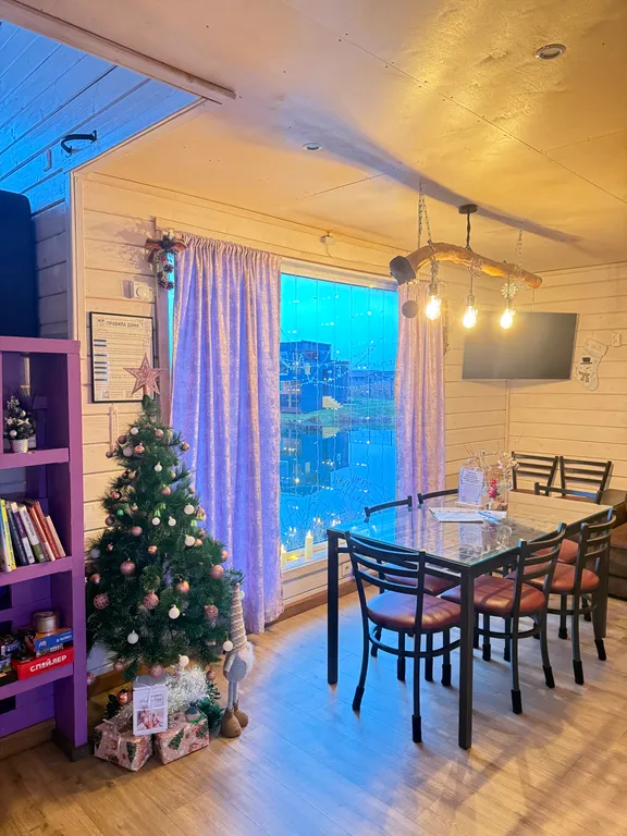 Уютный коттедж с панорамными окнами на берегу озера — аренда посуточно в Петергоф