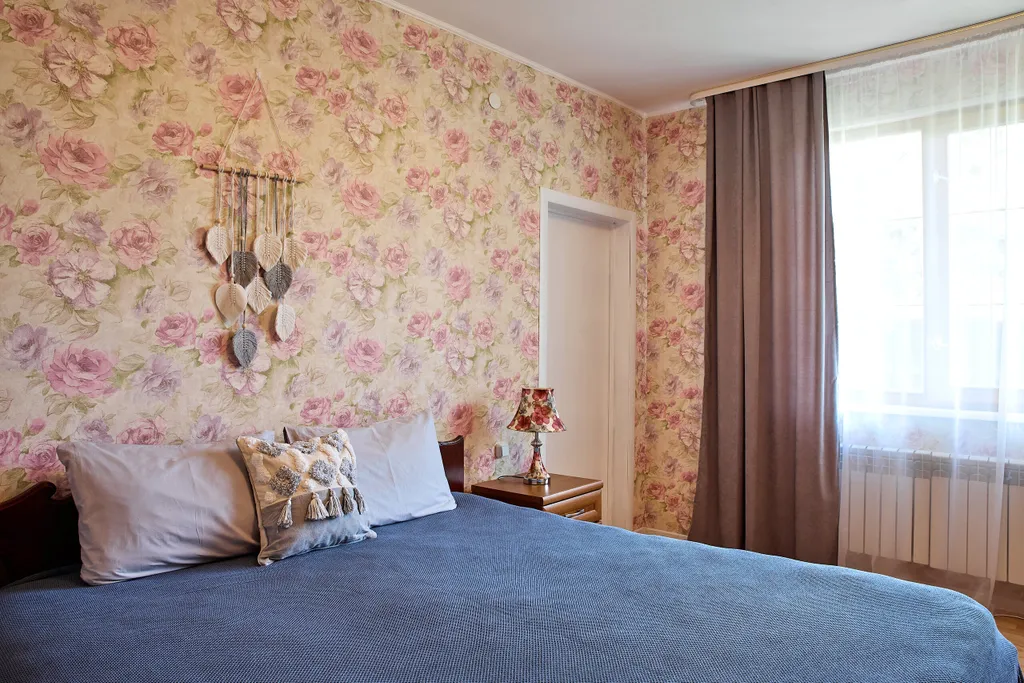 Дом с видом на монастырь