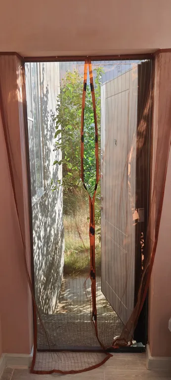 Небольшой дом на берегу Каспийского моря