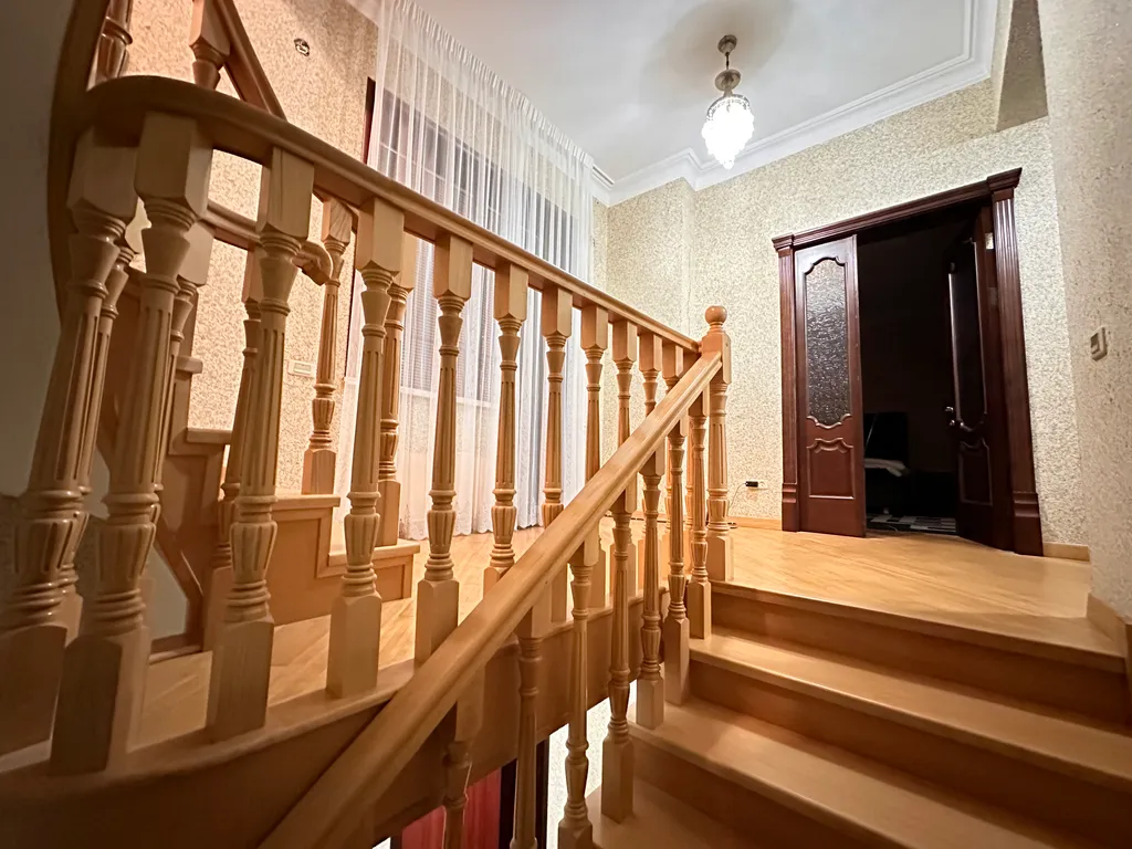 Большой 3х-этаж. дом на берегу моря