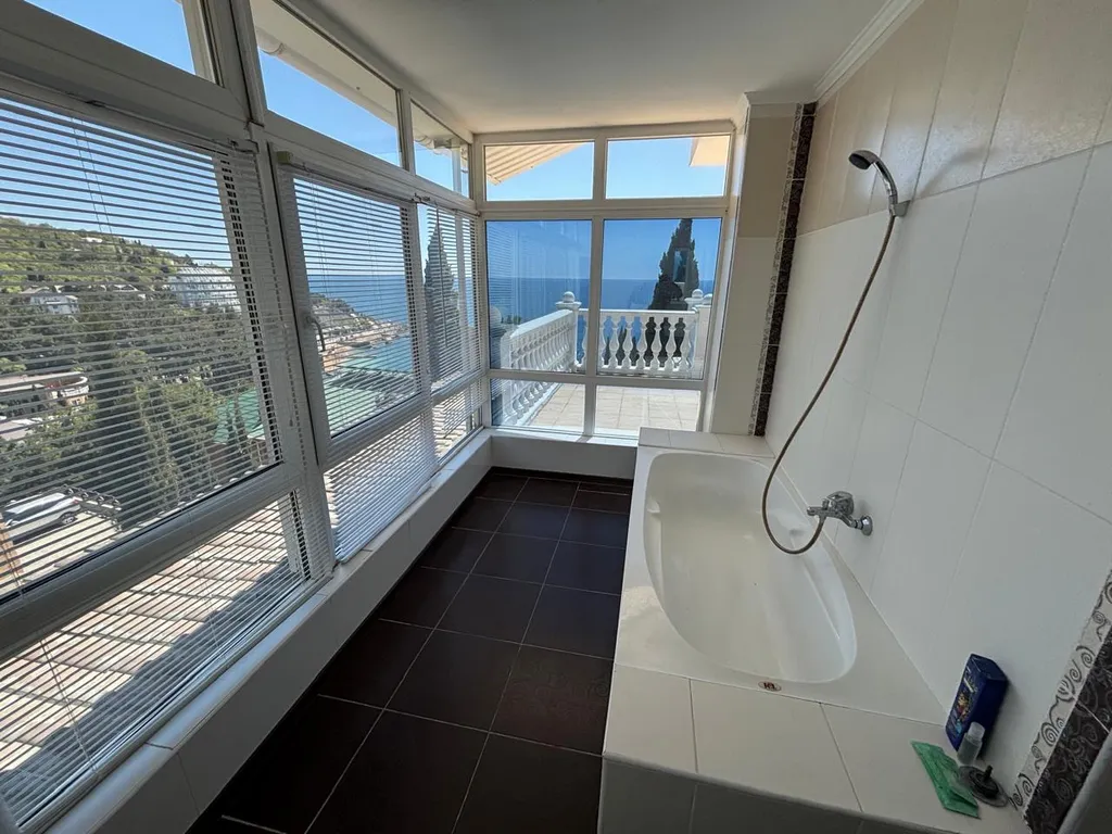 Апартамент в двух уровнях с террасой