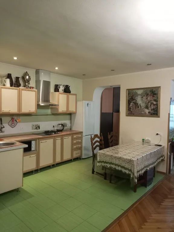 Квартира 3х комнатная в минуте от пляжа — аренда посуточно в Гагра