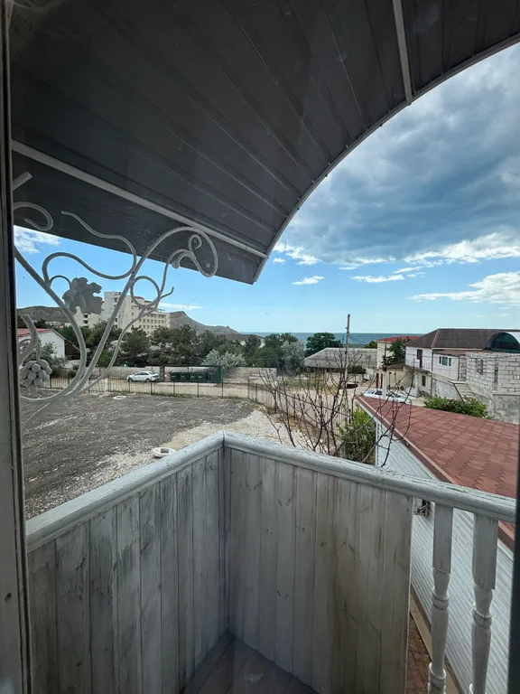 Номер с балконом и видом на море и горы в 150ти метрах от моря и пляжа