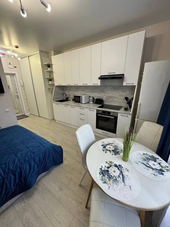 Шикарная студия с видом на бассейн