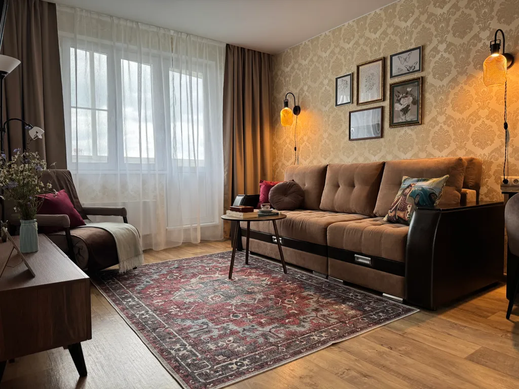 Семейная ретро квартира с видом на лес