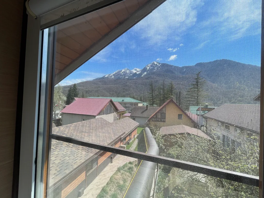 Коттедж в центре Красной Поляны с видом на горы