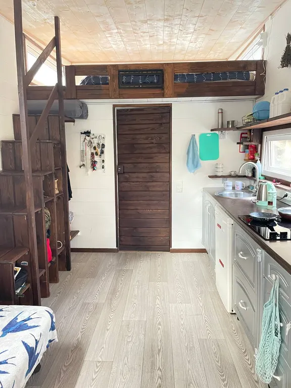 Домик с террасой и видом на горы