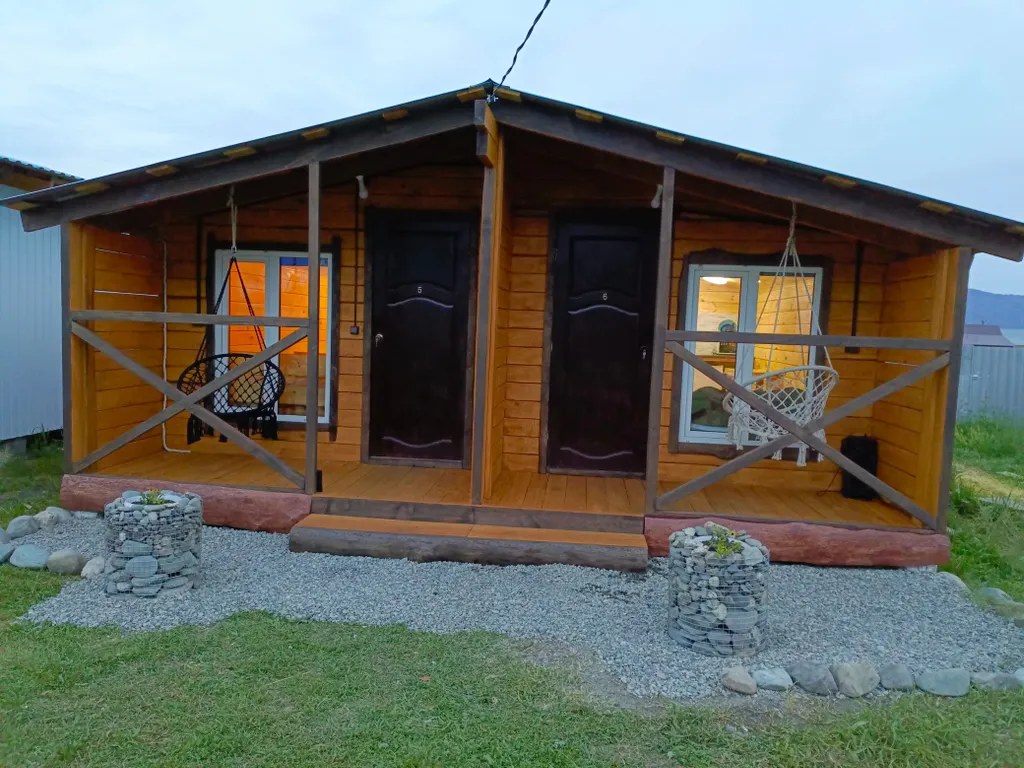 Удачный дворик с видом на горы