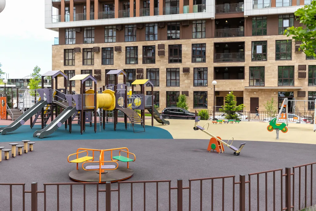 Большая современная студия у моря с видом на горы