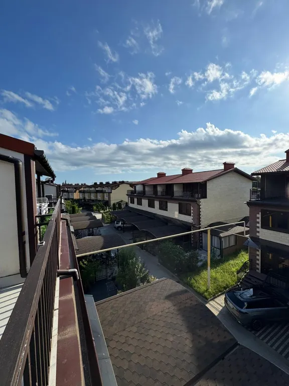 Трехэтажный таунхаус на море