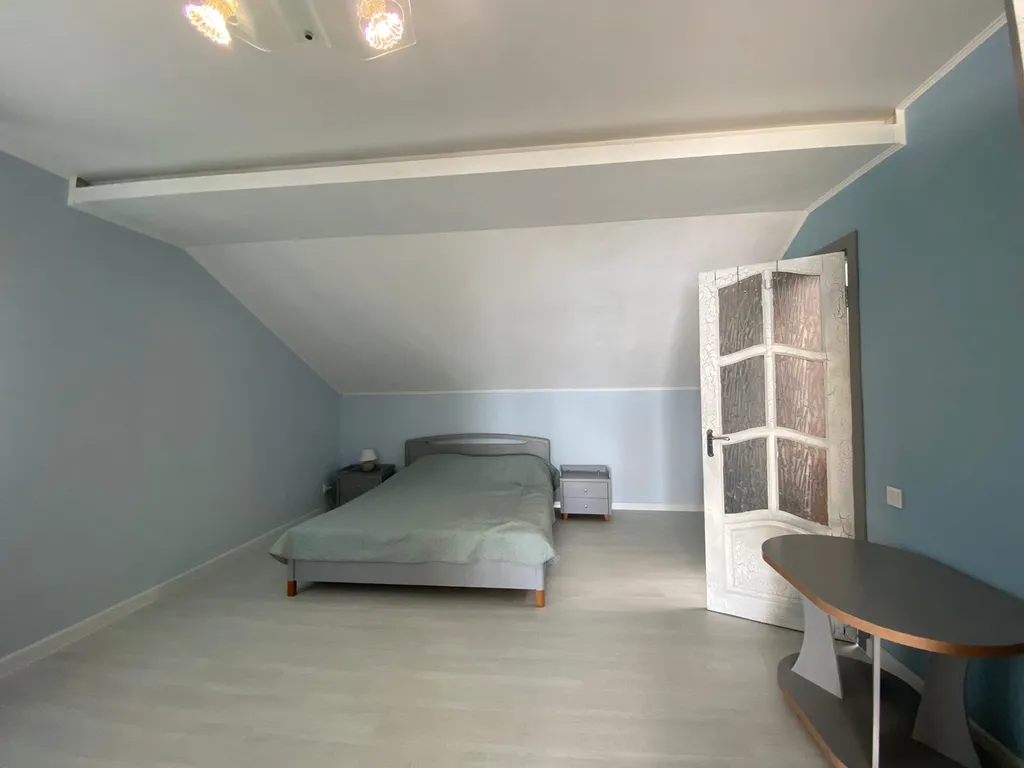 Вилла в сосновом бору с бассейном и видом на море и горы