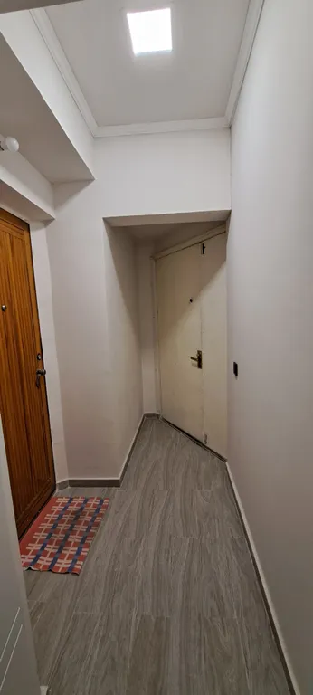 Около метро Барекамутян и института Мергеляна