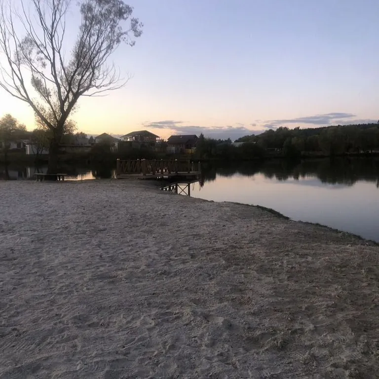 Дом у озера в стиле А-frame