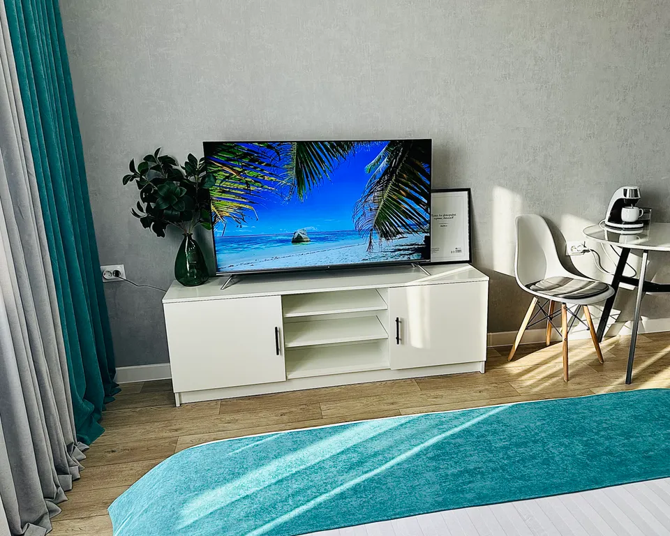 Студия с видом на город